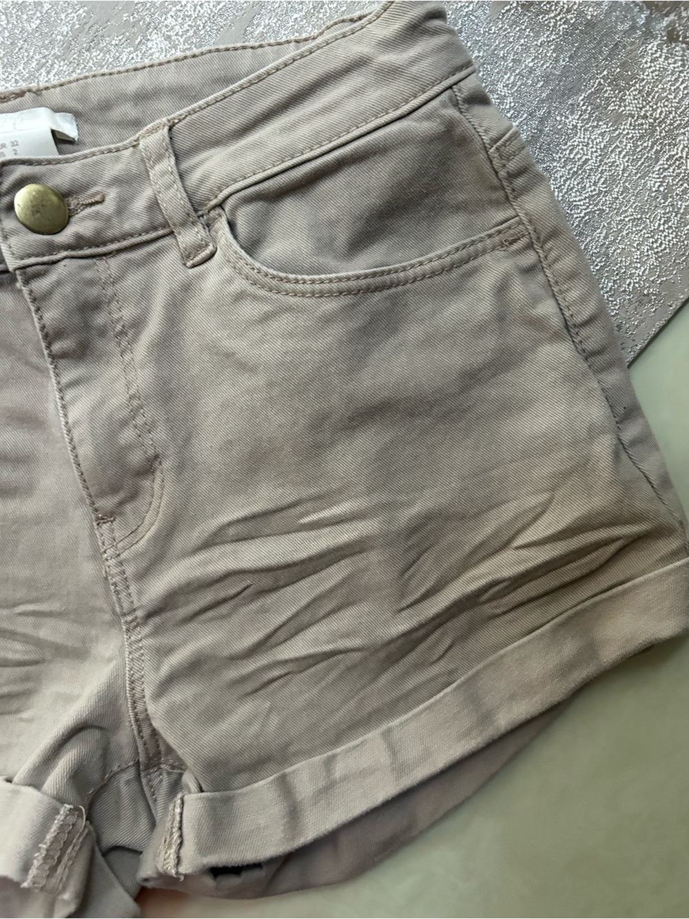 H&M Womens High-Rise Casual Roll-Hem Shorts — Taupe